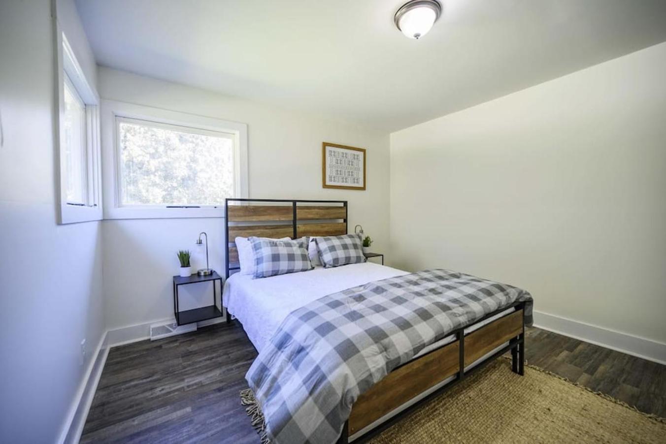 Gorgeous Renovated Home With Open Floor Plan And Large Lot Winchester Buitenkant foto