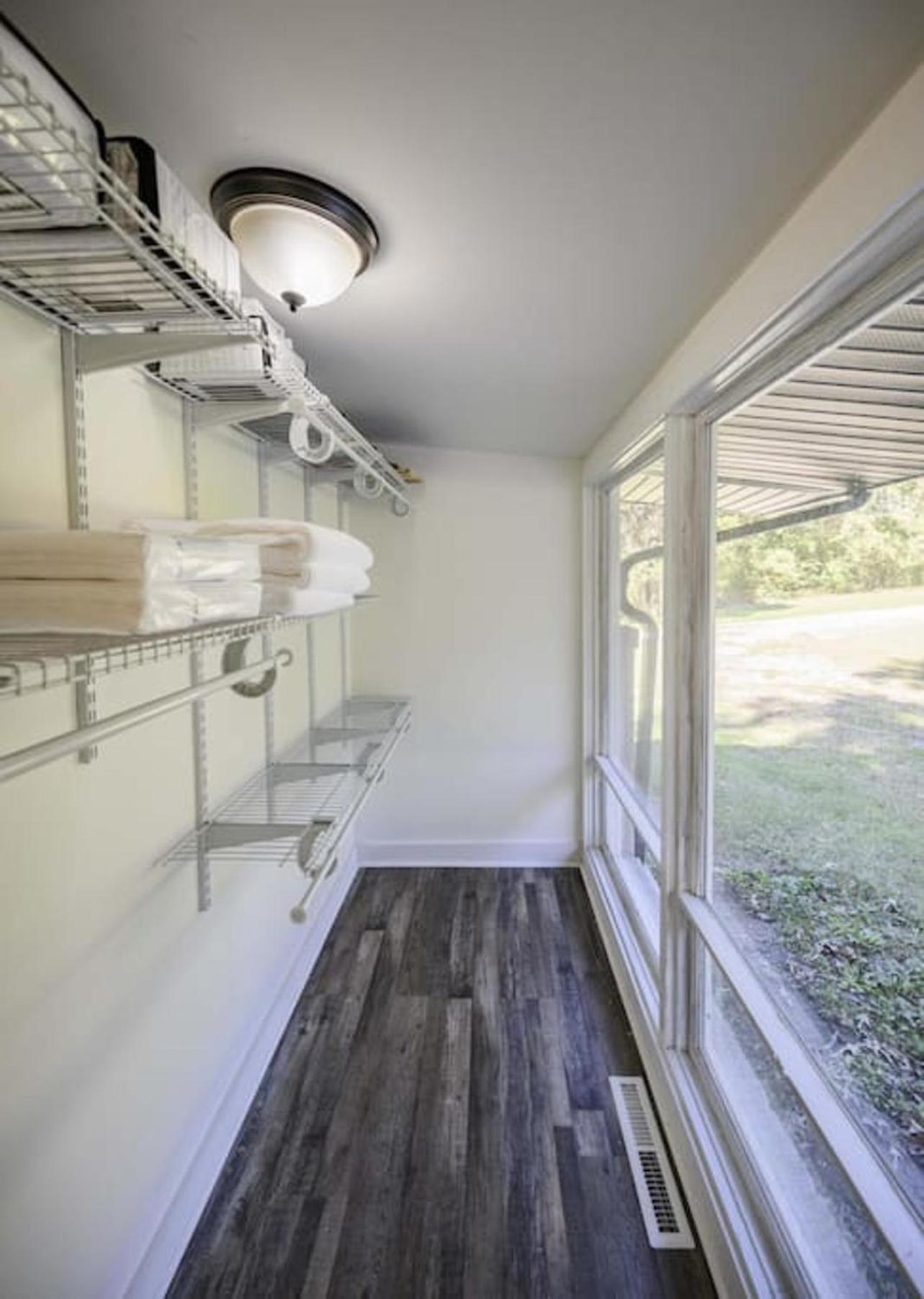Gorgeous Renovated Home With Open Floor Plan And Large Lot Winchester Buitenkant foto