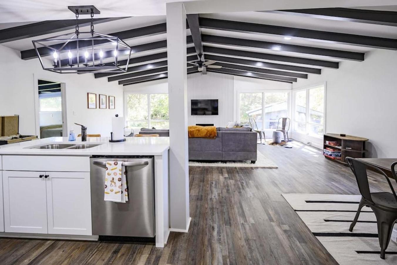 Gorgeous Renovated Home With Open Floor Plan And Large Lot Winchester Buitenkant foto