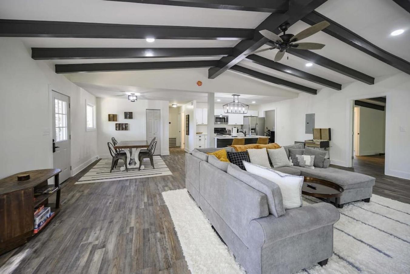 Gorgeous Renovated Home With Open Floor Plan And Large Lot Winchester Buitenkant foto